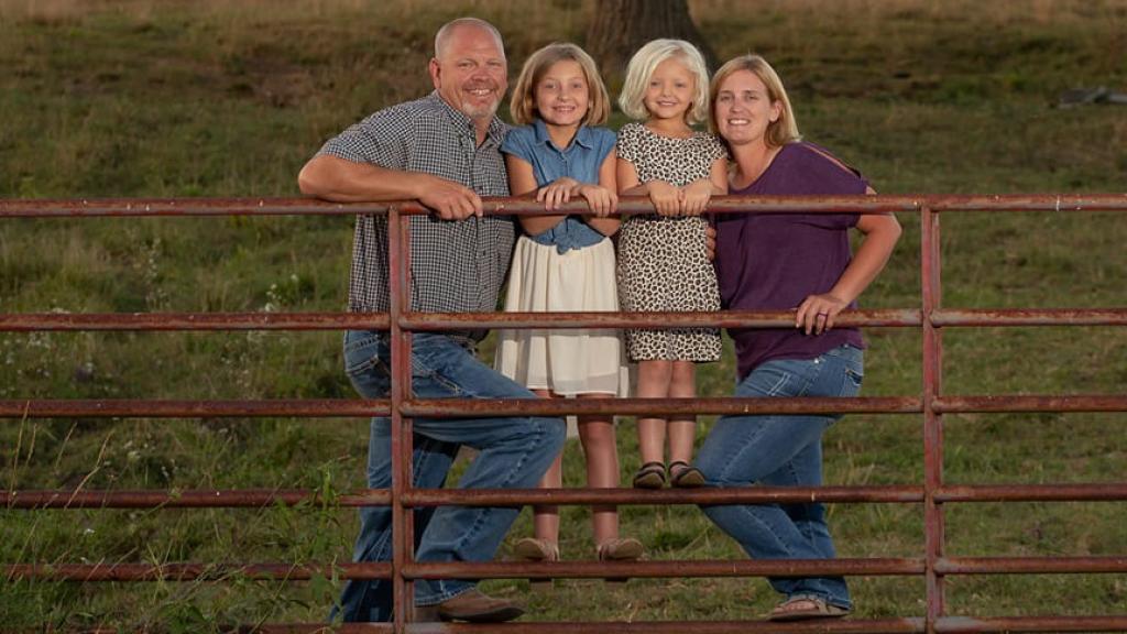 Montross family along fence with parents and two kids